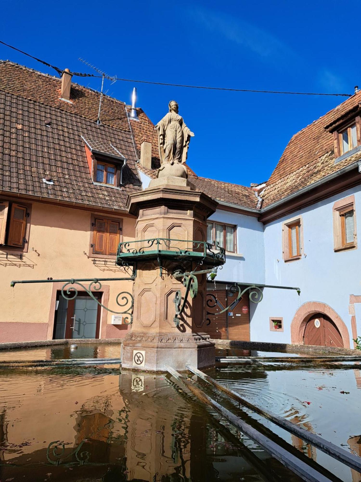 Grand Gite Dans Maison Alsacienne Historique Gueberschwihr Bagian luar foto