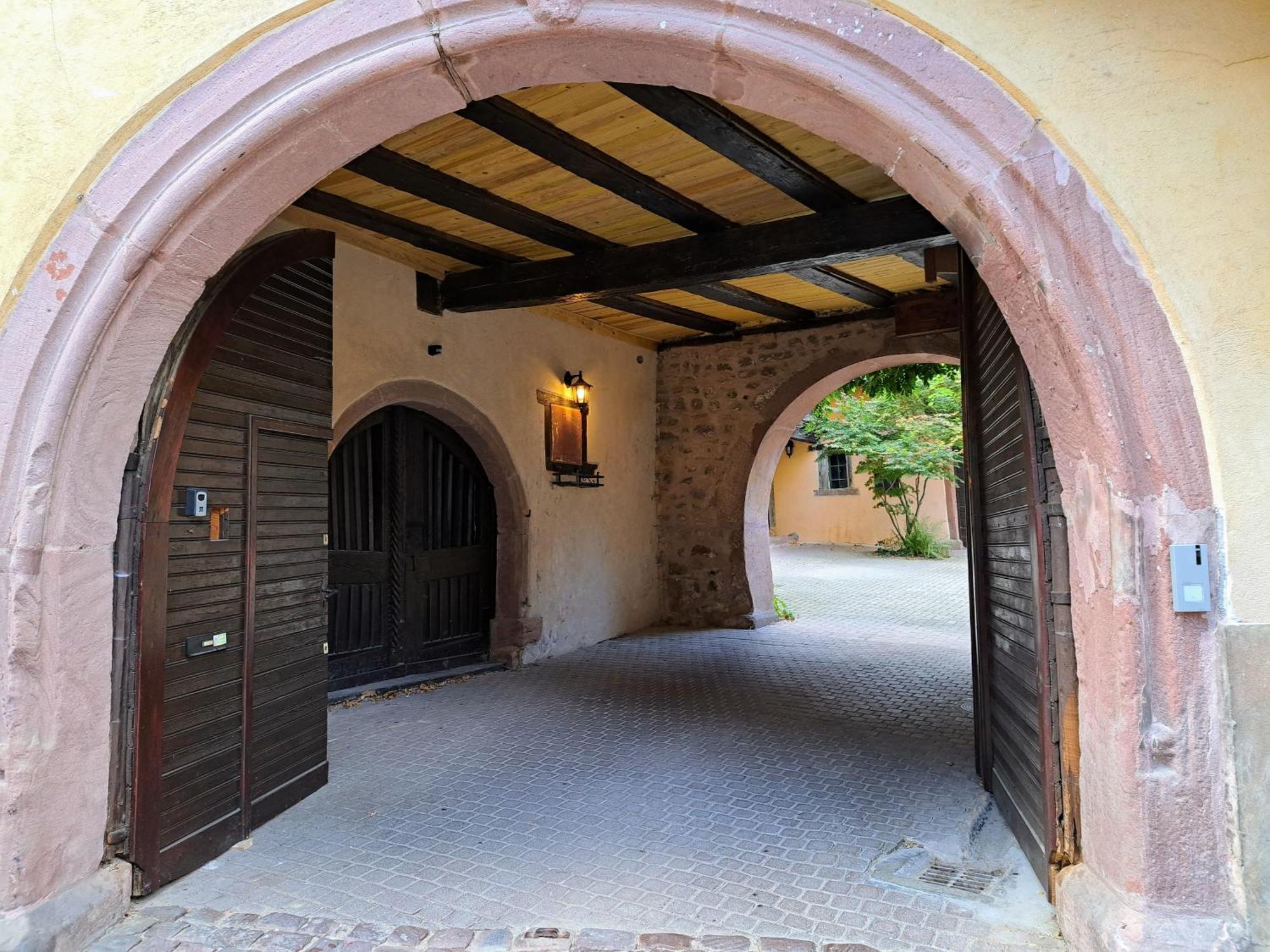 Grand Gite Dans Maison Alsacienne Historique Gueberschwihr Bagian luar foto